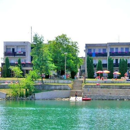 Hotel Fortuna Szenc Kültér fotó