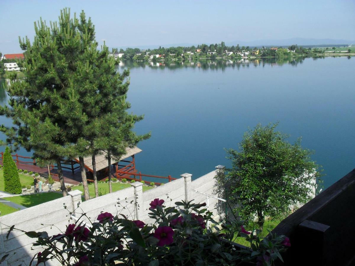 Hotel Fortuna Szenc Kültér fotó