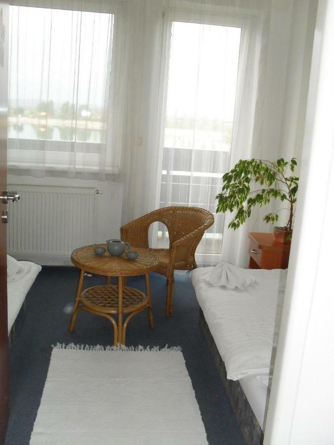 Hotel Fortuna Szenc Szoba fotó